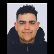 Soy Adrián Rodríguez y estaría encantado de enseñar cualquier asignatura necesaria o que requieran los alumnos